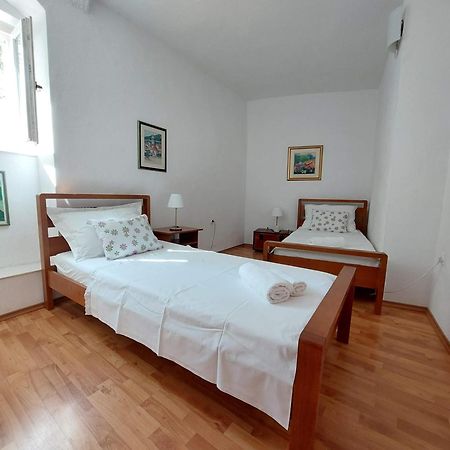 Apartment In Vis Historic Center - Mikula, Ljubica, Toma Екстериор снимка