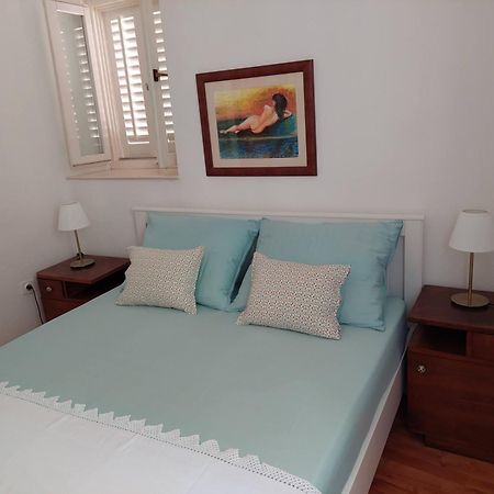 Apartment In Vis Historic Center - Mikula, Ljubica, Toma Екстериор снимка